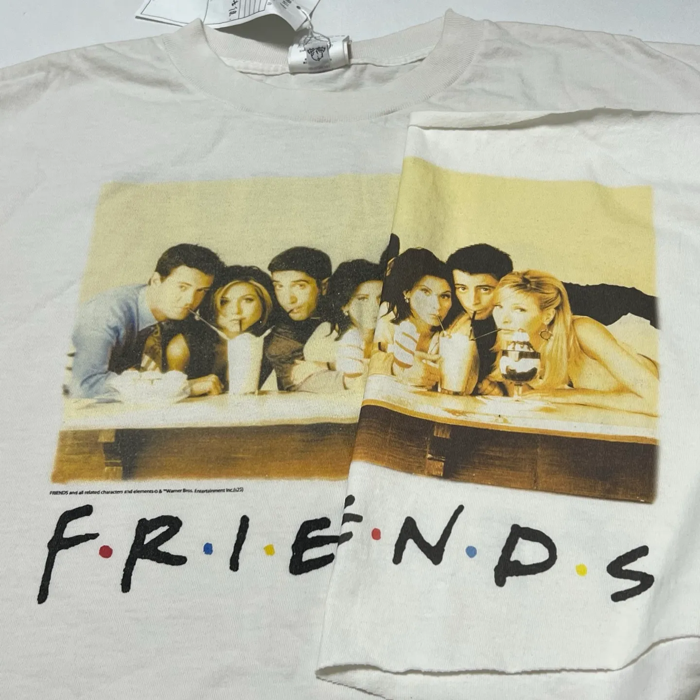 Domestic top printing factory God restores SAINT Mxxxxxx × FRIENDS FRD_SS TEE/FRIENDS/WHT American TV series Friends co-branded short-sleeves White stills TEE Beige S-XL Ready-made garments washed and distressed Correct accessories Friends co-branded wash marks Top purchasing level